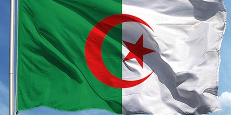 Cezayir'de askeri helikopter düştü: 2 ölü