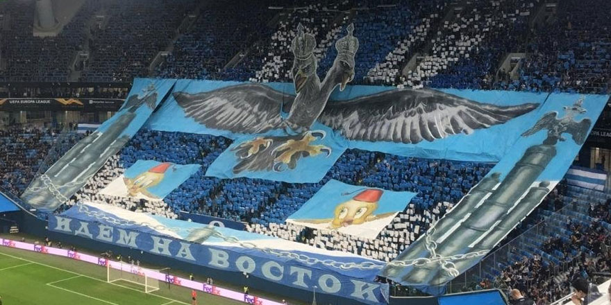 Ruslardan ilginç pankart