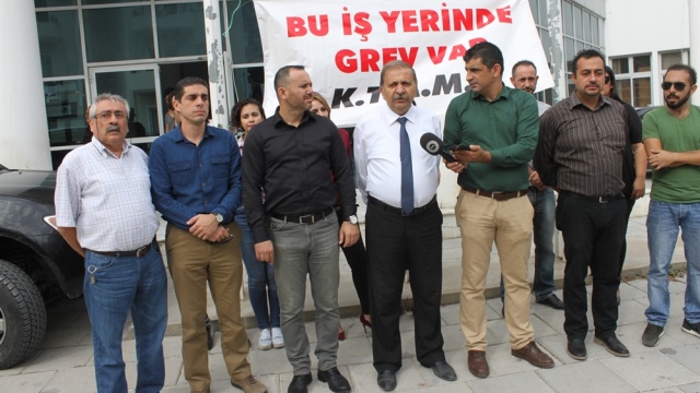 KTAMS Çalışma Dairesi Girne şubesinde personel eksikliği gerekçesiyle grev yaptı