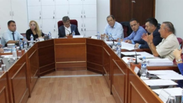 İdari, Kamu ve Sağlık İşleri Komitesi, üst kademe yöneticiliği yapan kamu görevlilerinin atanması hakkında (değişiklik) yasa tasarısını onayladı