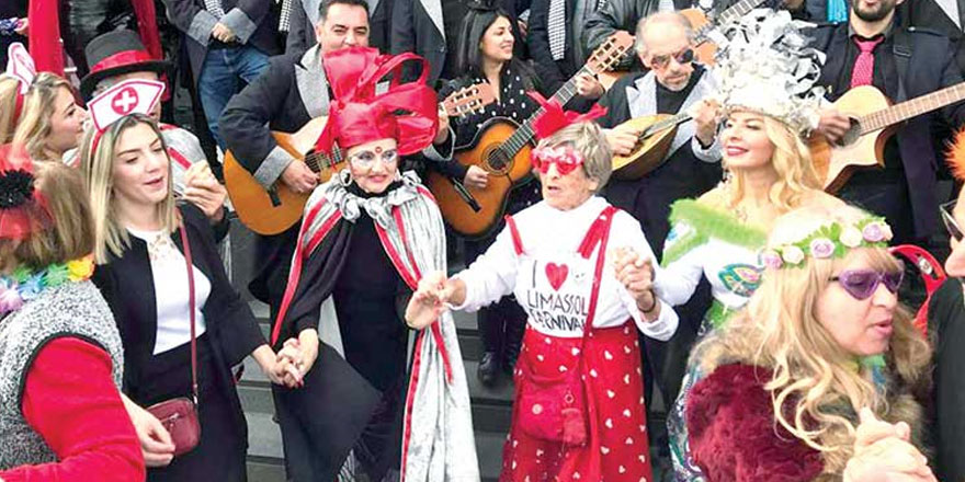 Karnaval Kraliçesi şehre girdi