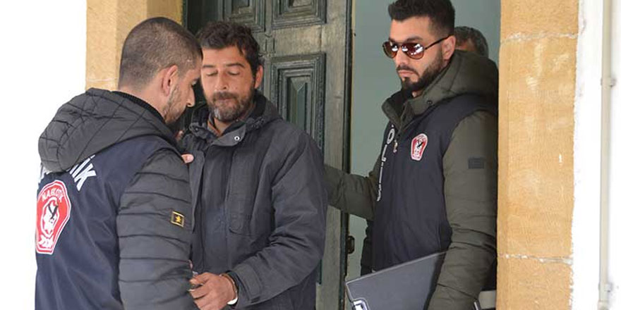 Şüpheli hareketleri ele verdi