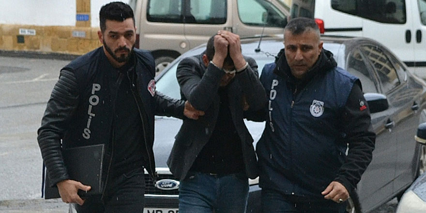 Uyuşturucu içmek için polisten çakmak istedi