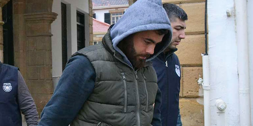 Eylemde ‘terör bayrağı açmakla’ yargılanacak