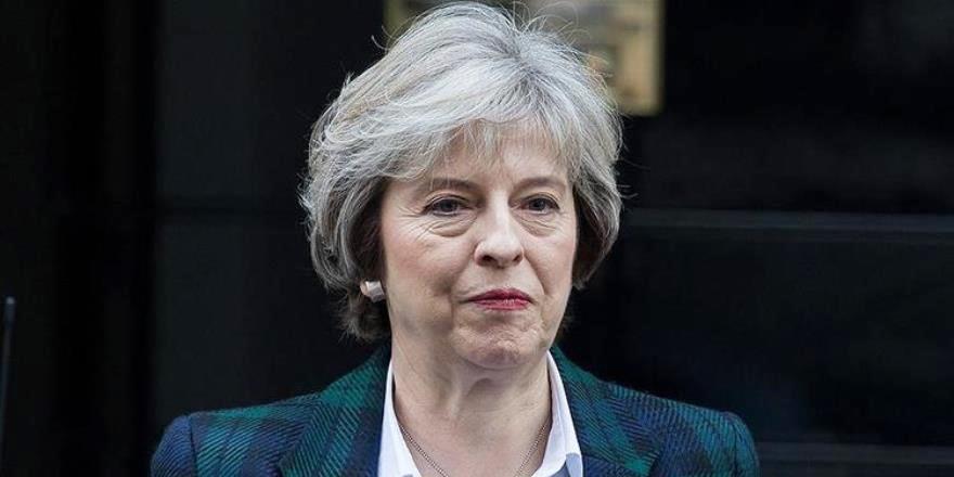 May: "Kıbrıs'ta garantörlüğe devam etmek istemiyoruz"