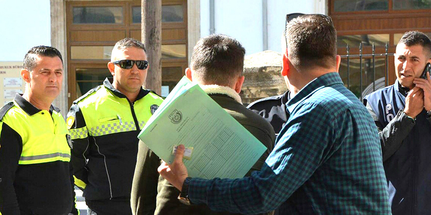 Çaldığı telefonu, telefoncuya götürdü