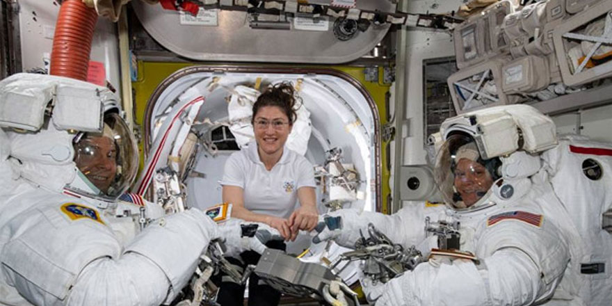 İki kadın astronotun ilk uzay yürüyüşü 'kıyafet sıkıntısı' nedeniyle iptal edildi