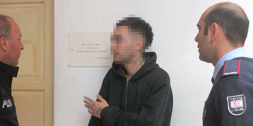 Yüzük için annesini dövdü