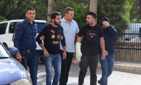 Üç kafadar uçaktan alındı