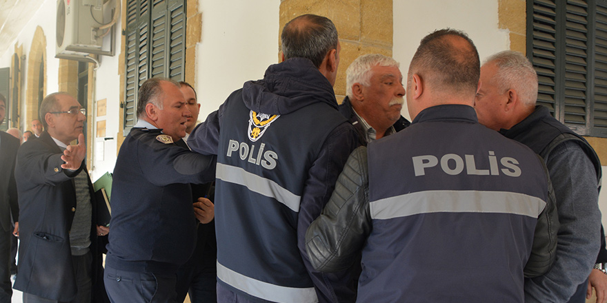 Mahkemede gerginlik!