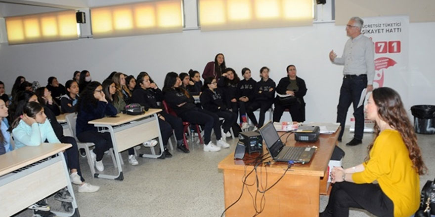 Öğrenciler “Tüketici hakları” konusunda bilgilendiriliyor