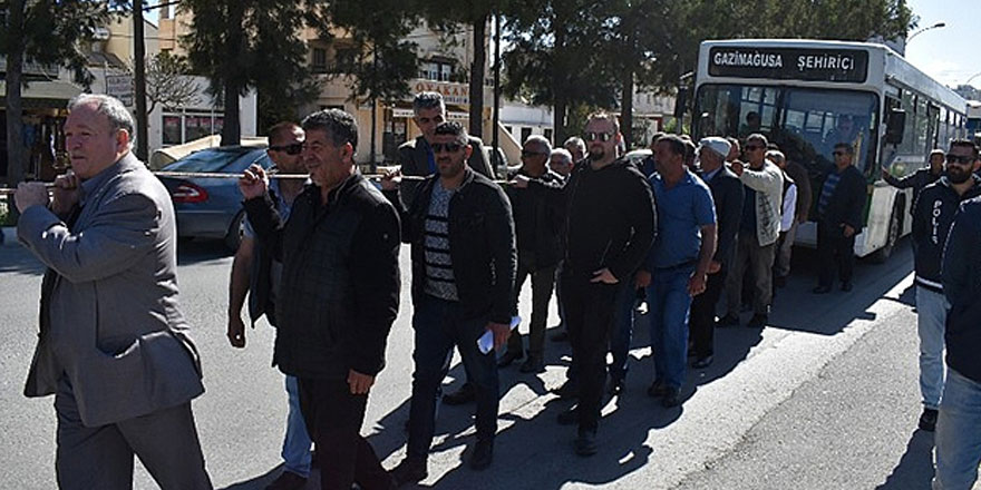 Otobüsçüler sokağa döküldü
