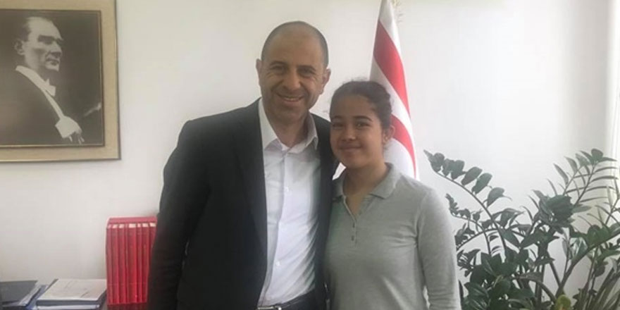 Özersay milli bilardocu Gaffari’yi kabul etti