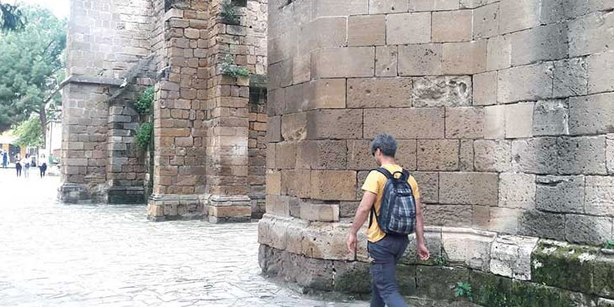 Selimiye Camii dökülüyor