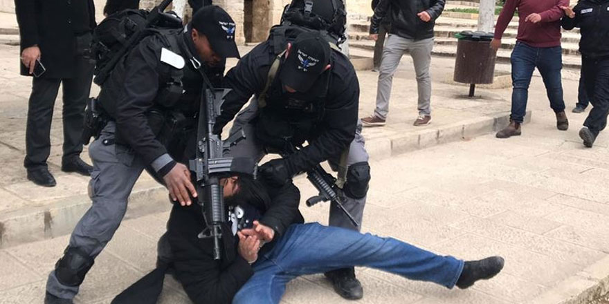 İsrail güçleri 4'ü çocuk 12 Filistinliyi gözaltına aldı