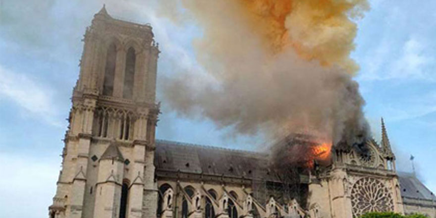 Apple'dan Notre Dame’a yardım
