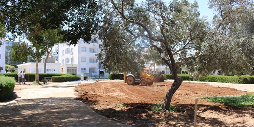 Gazimağusa Belediyesi, Dumlupınar Mahallesi’ne yeni park yapmak için çalışmalara başladı