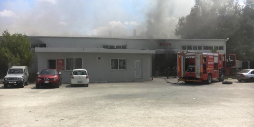 Hamitköy'deki Nissan bayiinde yangın