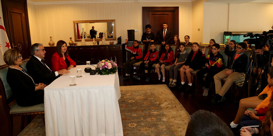 Akıncı, çocuklara kitap okuma tavsiyesinde bulundu