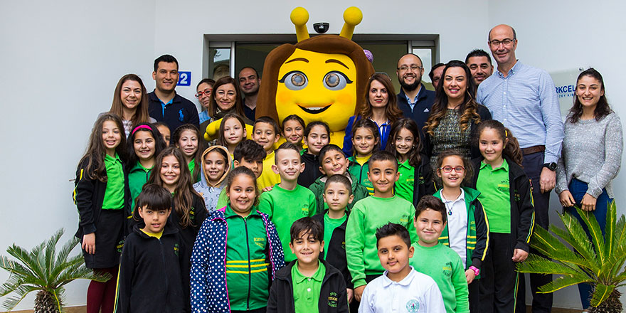 Kuzey Kıbrıs Turkcell bir günlüğüne miniklerin yönetiminde