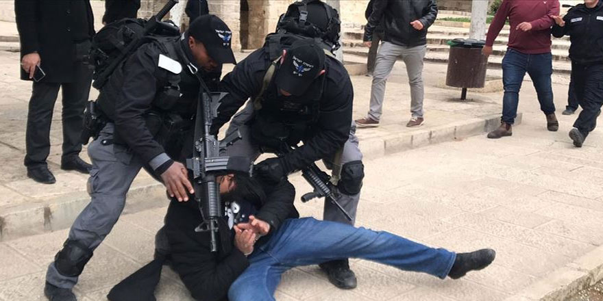 İsrail güçleri 3'ü çocuk 10 Filistinliyi gözaltına aldı