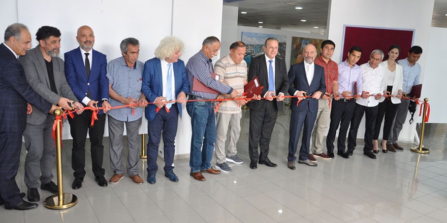 YDÜ’de Kazak ve Özbek sanatçıların sergisi açıldı