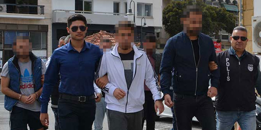 Bıçaklanan öğrencinin arkadaşı: “Kendimizi savunduk”