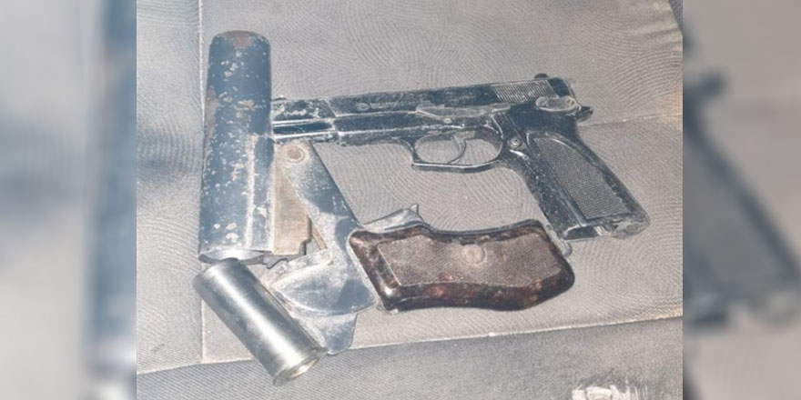 Dipkarpaz’da bir aracın içerisinde silah ve mermi ele geçirildi