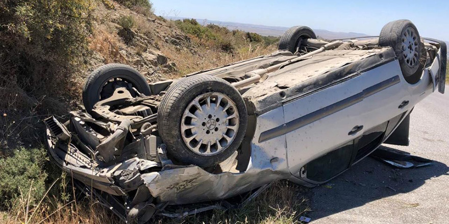 2 takla atıp tavanı üzerinde durabildi: 1'i ağır 2 yaralı