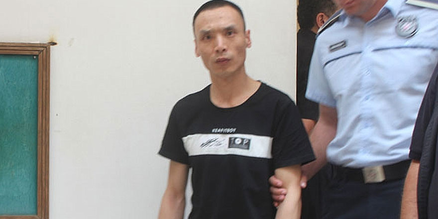 Kolundan makasla yaraladı