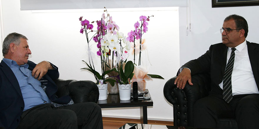 Sucuoğlu, Kıbrıs Türk İnşaat Müteahhitleri Birliği temsilcileri ile görüştü.