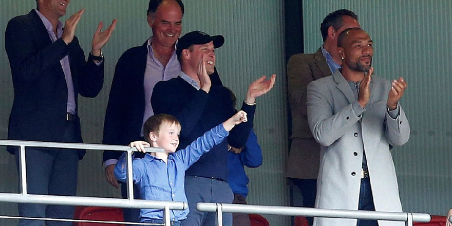 Beşiktaş’ın eski yıldızı ile Prens William heyecandan yerinde duramadılar