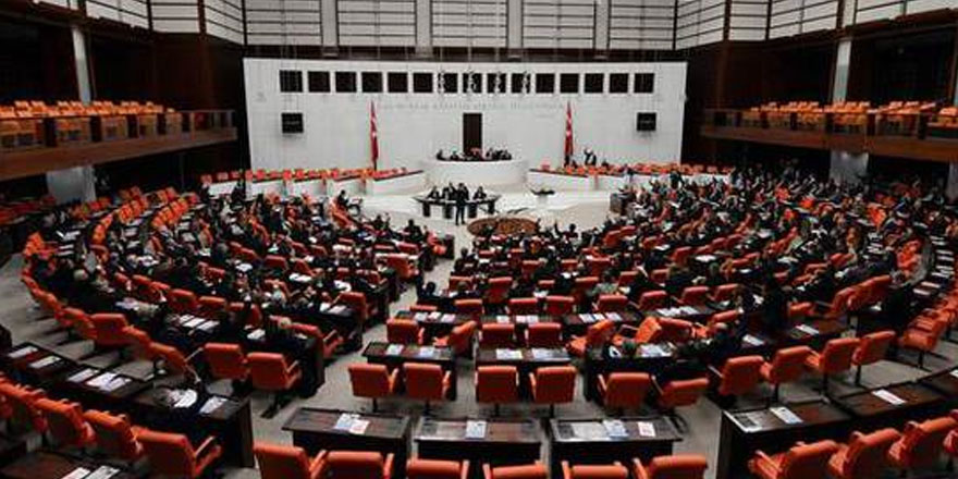 Meclis'ten seçime giderken af kararı