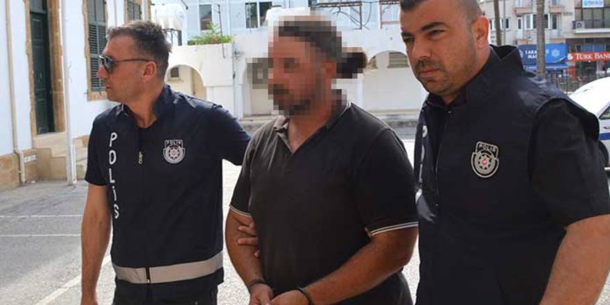 Kendisine uyaran kişiye bira bardağı sapladı