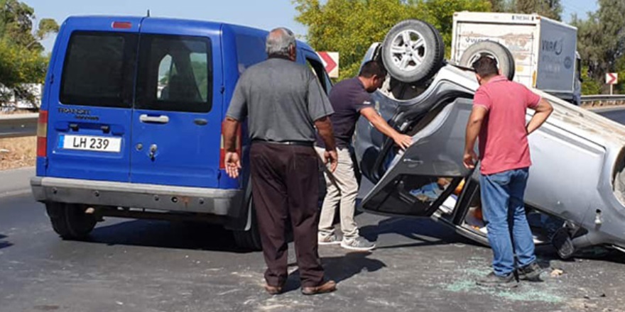 Önce vana sonra bariyere çarpıp takla attı