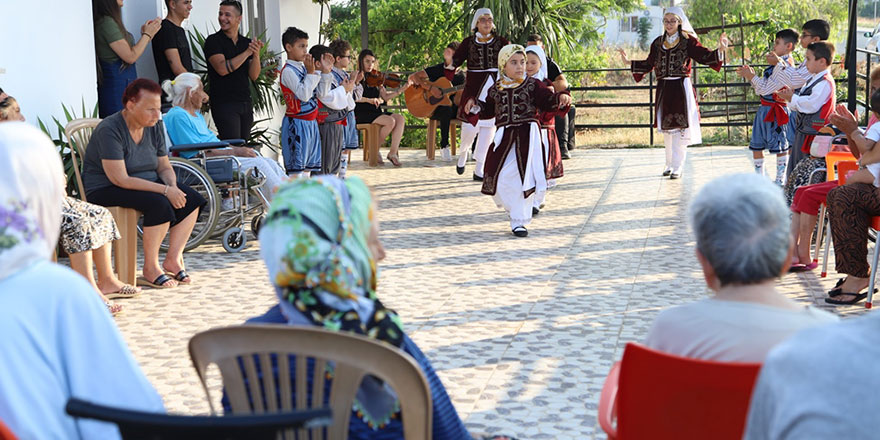 Mağusa Kültür Sanat Derneği Meros Yaşlı ve Bakımevi’ni ziyaret etti