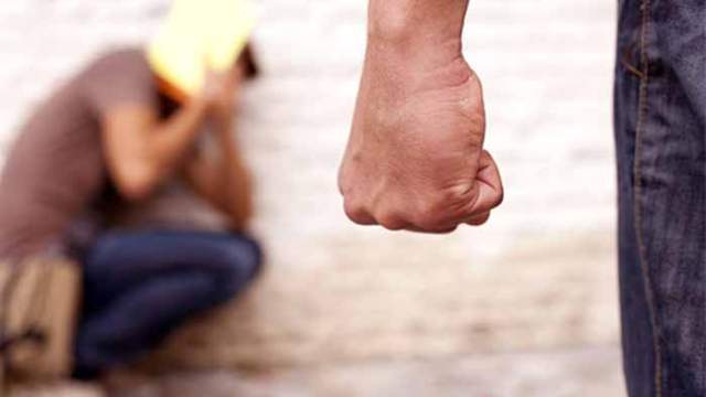‘Kadın ve çocuğa yönelik şiddet hak ihlali olarak tanımlanmalı’