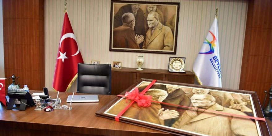 Atatürk tablosu Beylikdüzü’nden Saraçhane’ye doğru yola çıkıyor