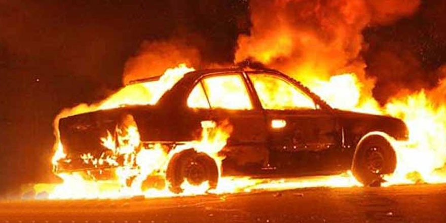 Park halindeki araç ateş aldı