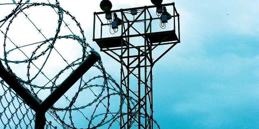 14 mahkum zehirlenerek öldü