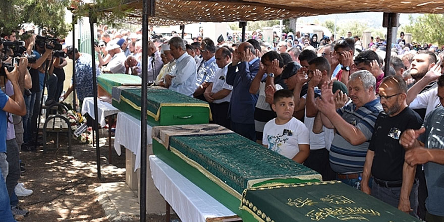 Cenaze törenine küçük Barış da katıldı