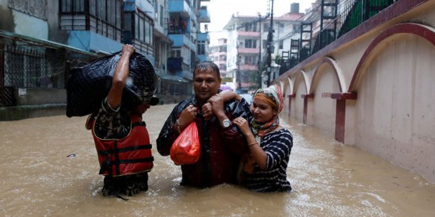 Hindistan'daki selde ölü sayısı artmaya devam ediyor