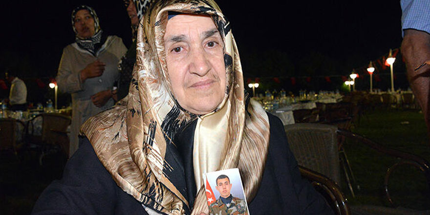 Kanımızı veririz vatanımızı vermeyiz