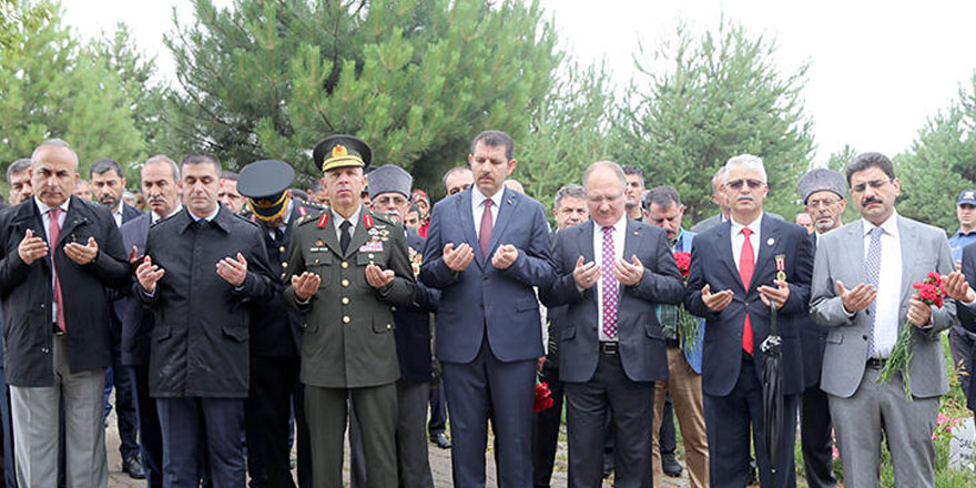 15 Temmuz Demokrasi ve Milli Birlik Günü'nde şehitler anıldı