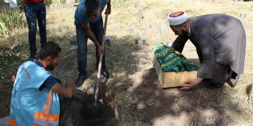 Yeni doğan bebeğini çöpe atmıştı! Yürekleri sızlatan olay...