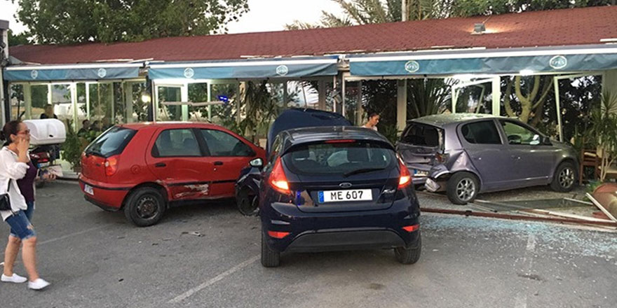 Araç restorana girdi