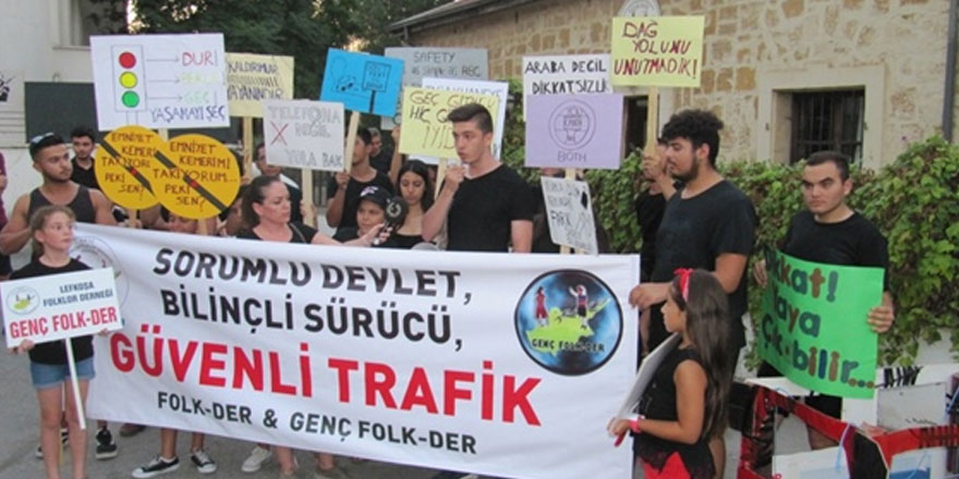 Gençler  “sorumlu devlet, bilinçli sürücü, güvenli trafik” için yürüdü