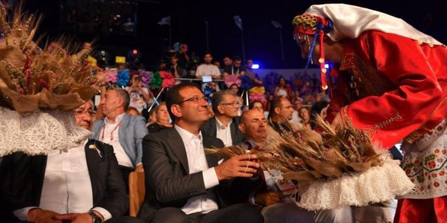 İmamoğlu, önce festival ateşini yaktı sonra halay çekti