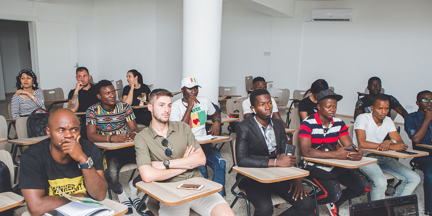 Aday öğrencilerini bekliyor