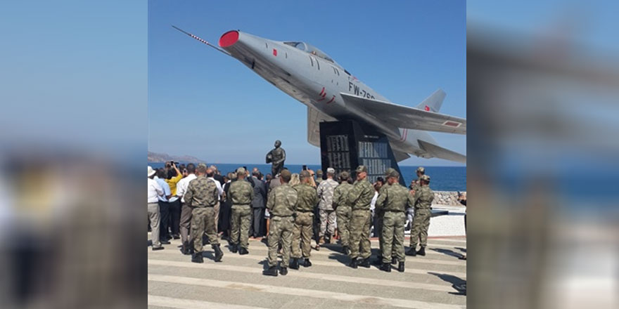 Yenilenen Şehit Pilot Yüzbaşı Cengiz Topel anıtı törenle açıldı